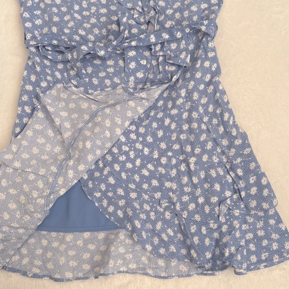 Bardot Junior | Ditsy Floral Print Ruffle Faux Wrap Mini Dress Blue/White (10) - Picture 9 of 16